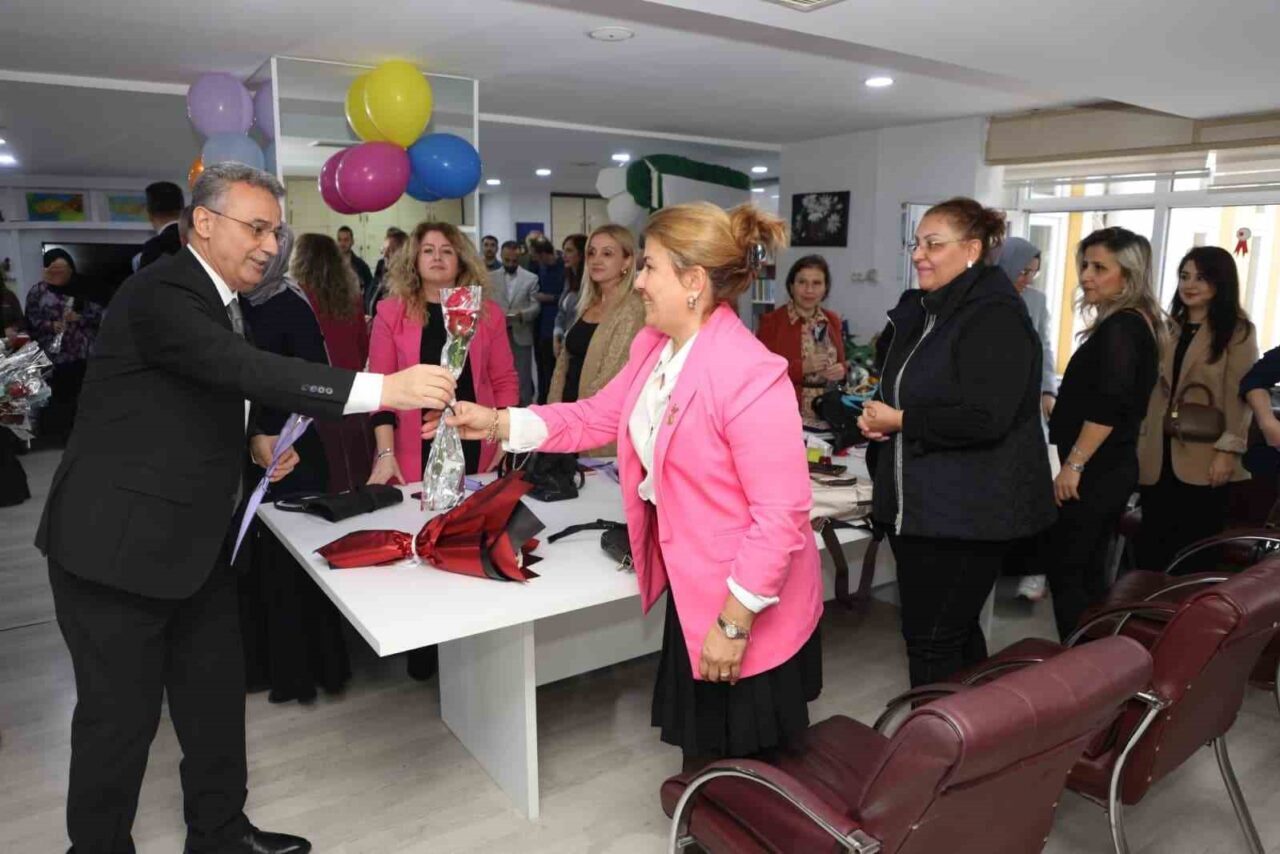 Samsun'un İlkadım ilçesinde, Belediye Başkanı İhsan Kurnaz, 24 Kasım Öğretmenler