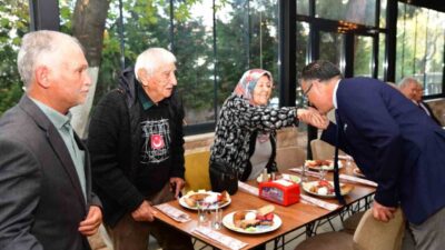 Alaşehir Belediye Başkanı Ahmet Öküzcüoğlu, 24 Kasım Öğretmenler Günü dolayısıyla