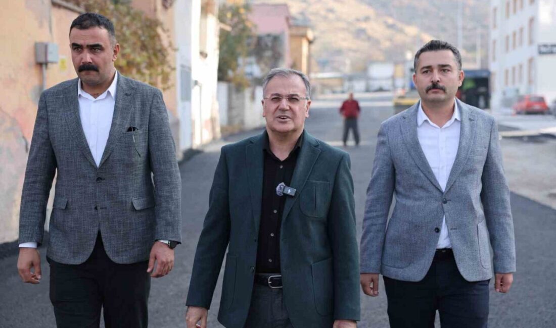 Başkan Özdoğan, Aşağı Mahalle Dereboğazı Caddesi’ndeki asfalt çalışmalarını inceledi ve altyapı yenilemeleri hakkında bilgi verdi. Hacılar Belediye Başkanı Bilal Özdoğan, Aşağı Mahalle Dereboğazı Caddesi'nde tamamlanan