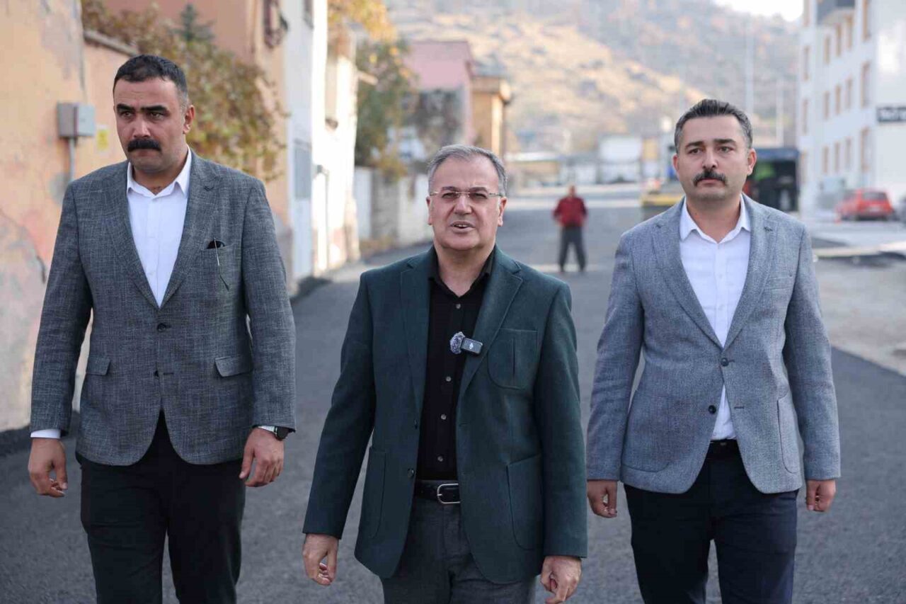 Hacılar Belediye Başkanı Bilal Özdoğan, Aşağı Mahalle Dereboğazı Caddesi'ndeki sıcak