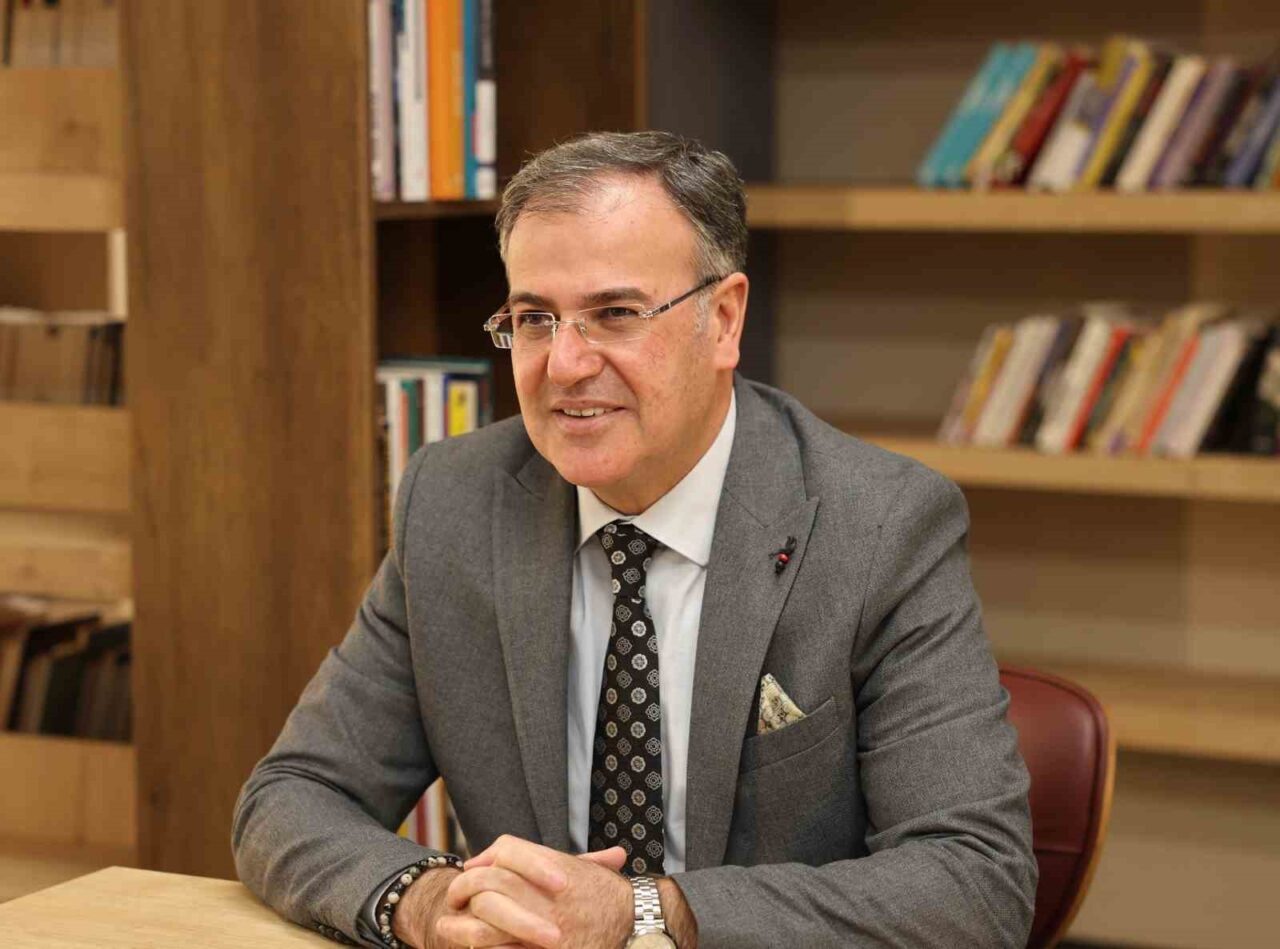 Hacılar Belediye Başkanı Bilal Özdoğan, 24 Kasım Öğretmenler Günü'nde yayımladığı