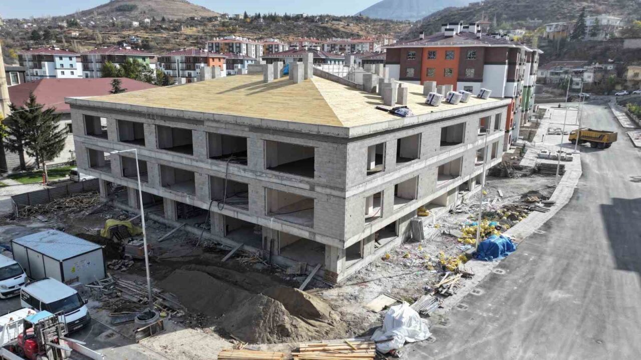 Hacılar Belediyesi, kentsel dönüşüm projeleri ile yeni ticaret alanları oluşturarak