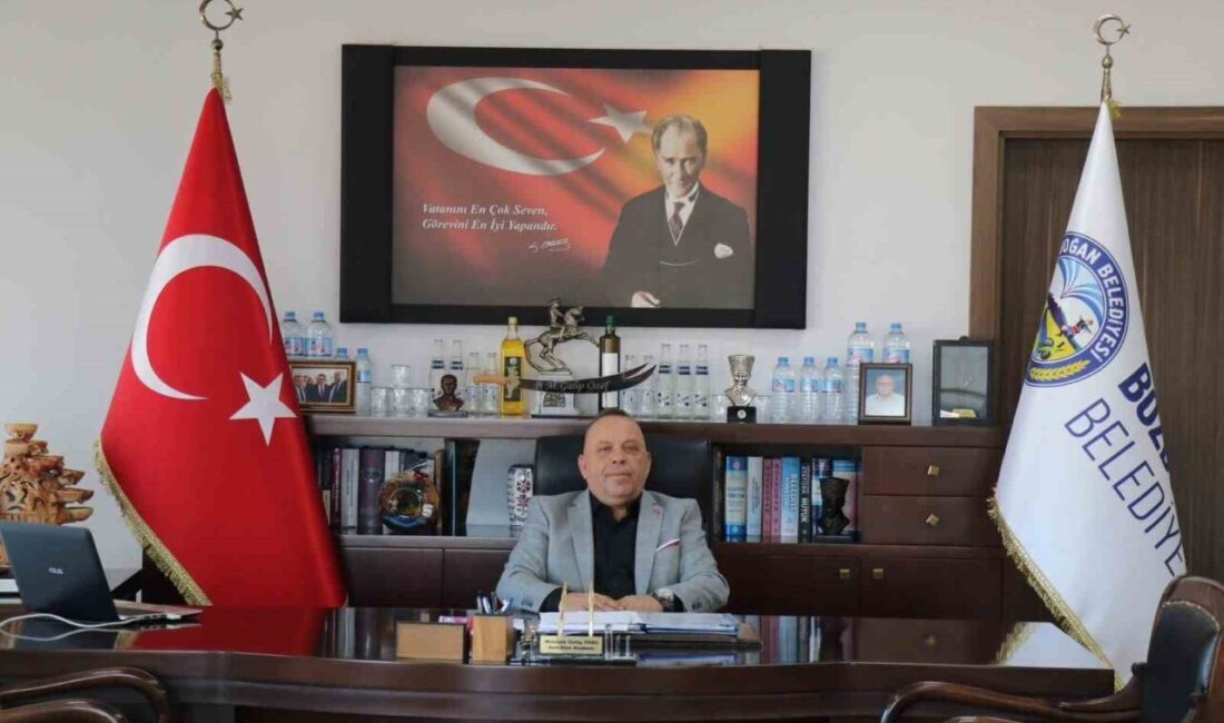 Aydın'ın Bozdoğan ilçesindeki Kavaklı Mahallesi'nde çıkan arazi yangını, yoğun mücadelelerle