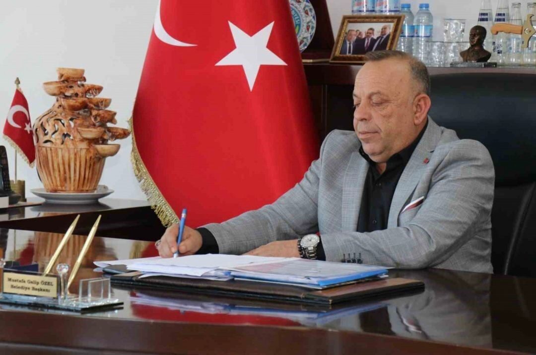 Bozdoğan Belediye Başkanı Mustafa Galip Özel, 24 Kasım Öğretmenler Günü'nde,