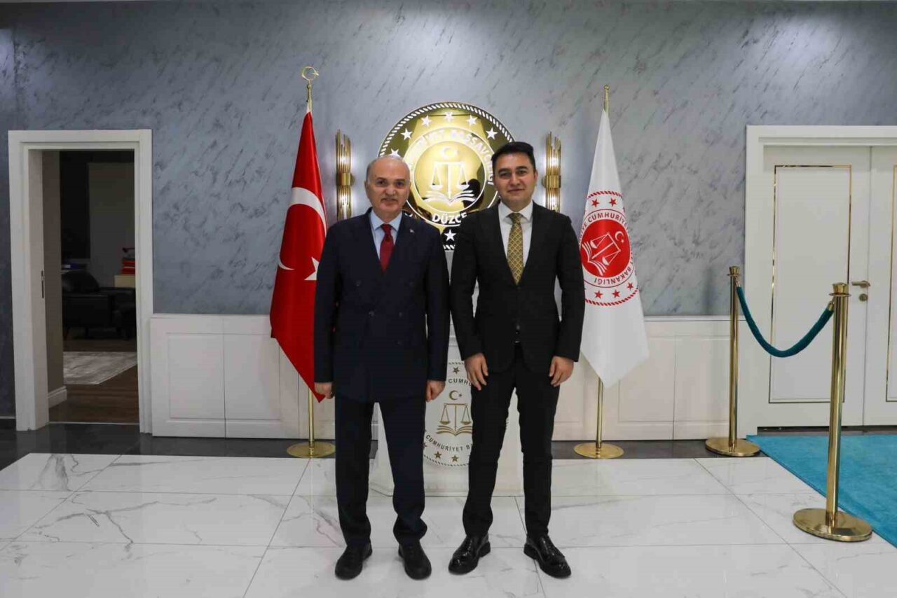 Düzce Belediye Başkanı Faruk Özlü, Cumhuriyet Başsavcısı Yasin Emre’yi ziyaret
