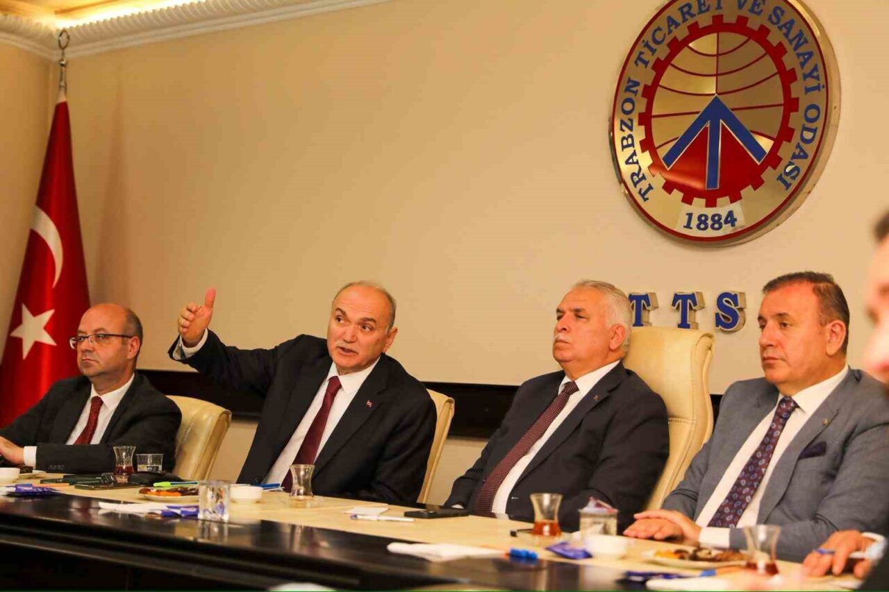 Düzce Belediye Başkanı Dr. Faruk Özlü, Trabzon'da katıldığı toplantıda Mega