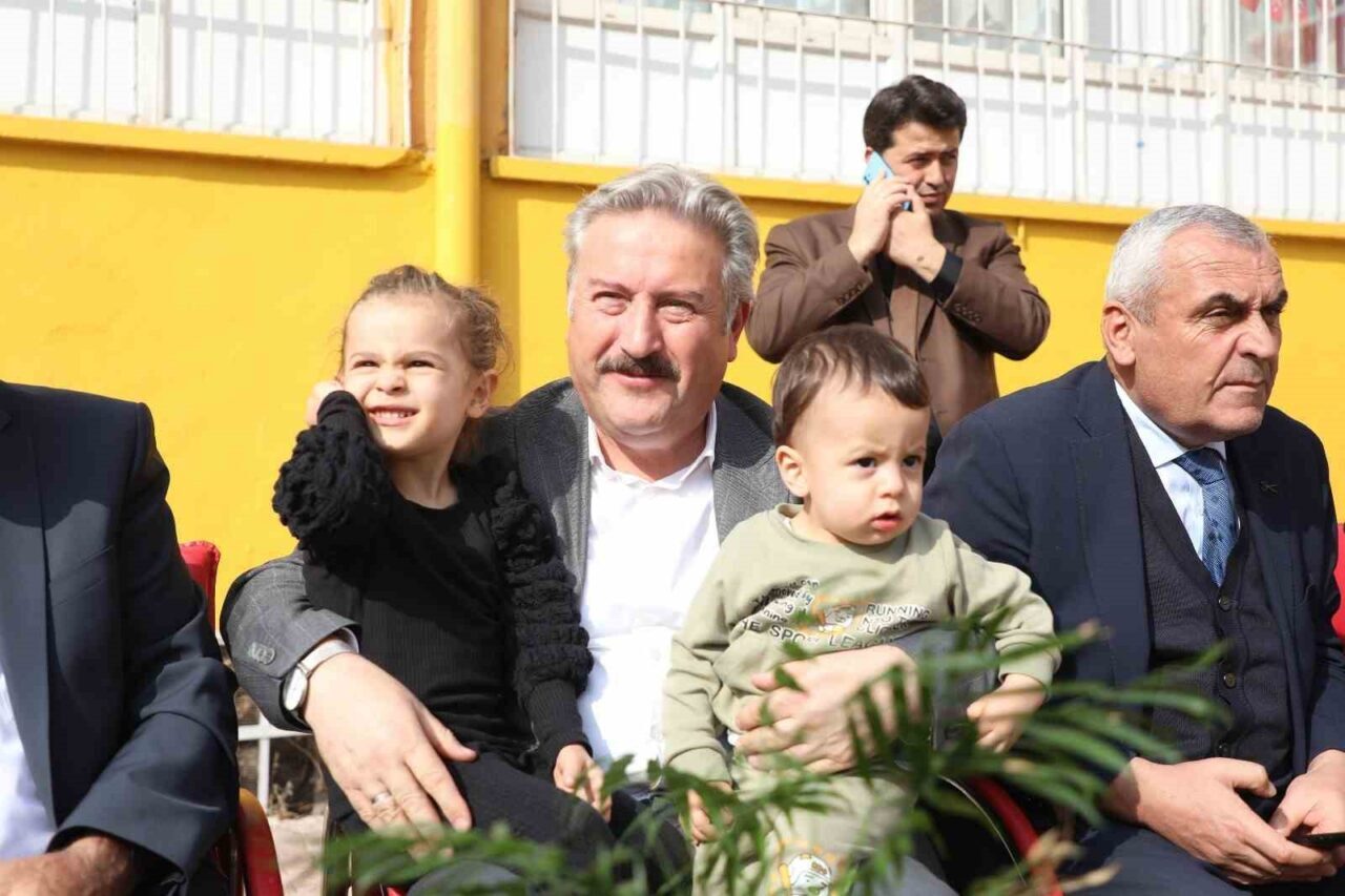 Melikgazi Belediye Başkanı Doç. Dr. Mustafa Palancıoğlu, Esentepe Mumcular İlkokulu'nda