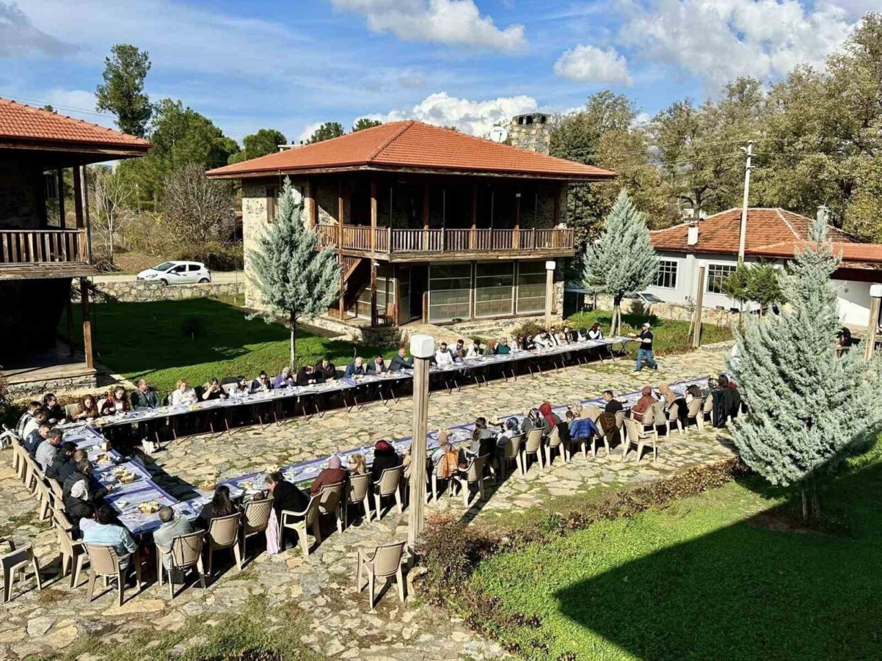 Beyağaç Belediyesi, 24 Kasım Öğretmenler Günü dolayısıyla ilçedeki öğretmenler için