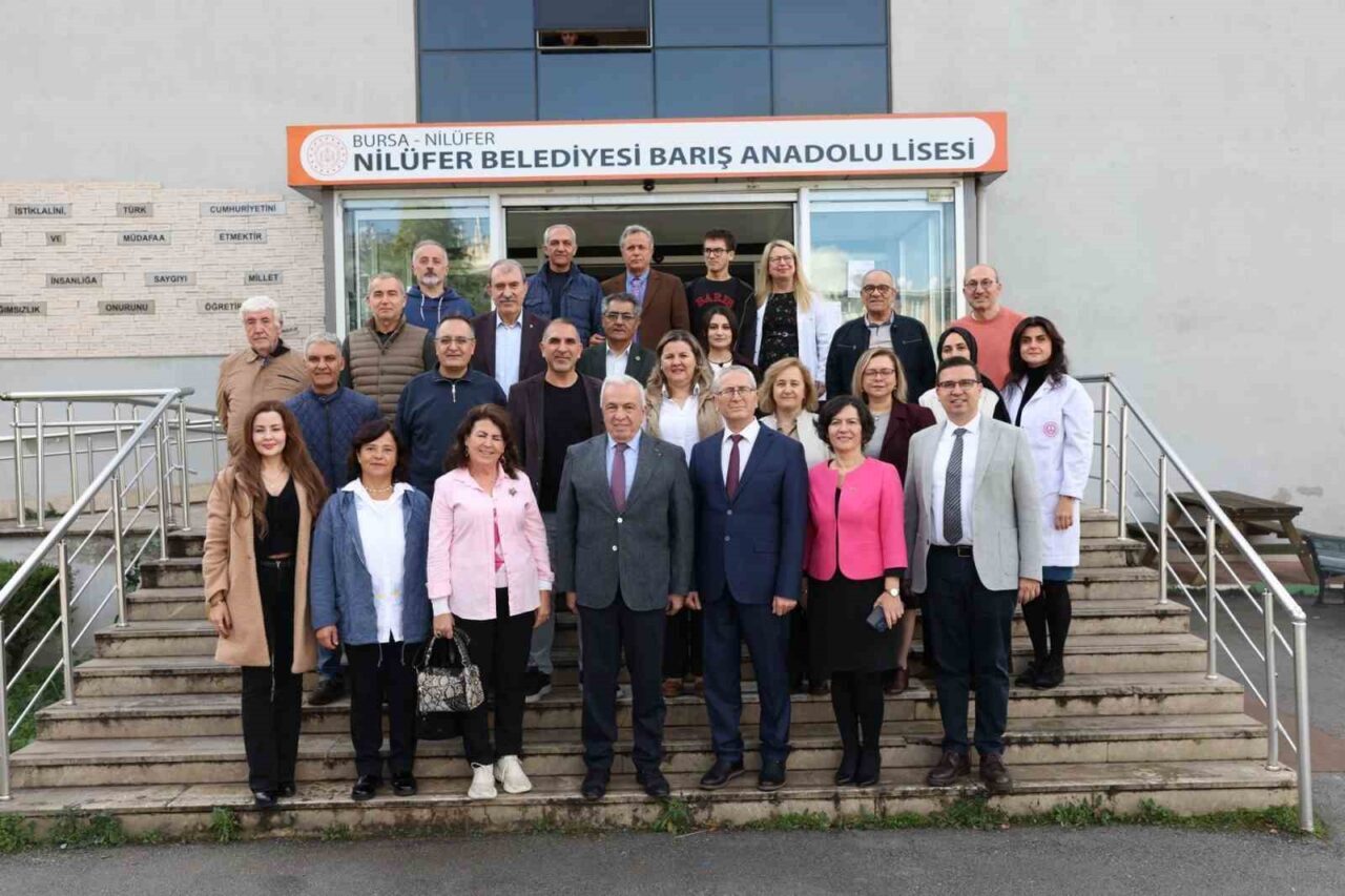 Nilüfer Belediye Başkanı Şadi Özdemir, 24 Kasım Öğretmenler Günü'nde eğitimcileri