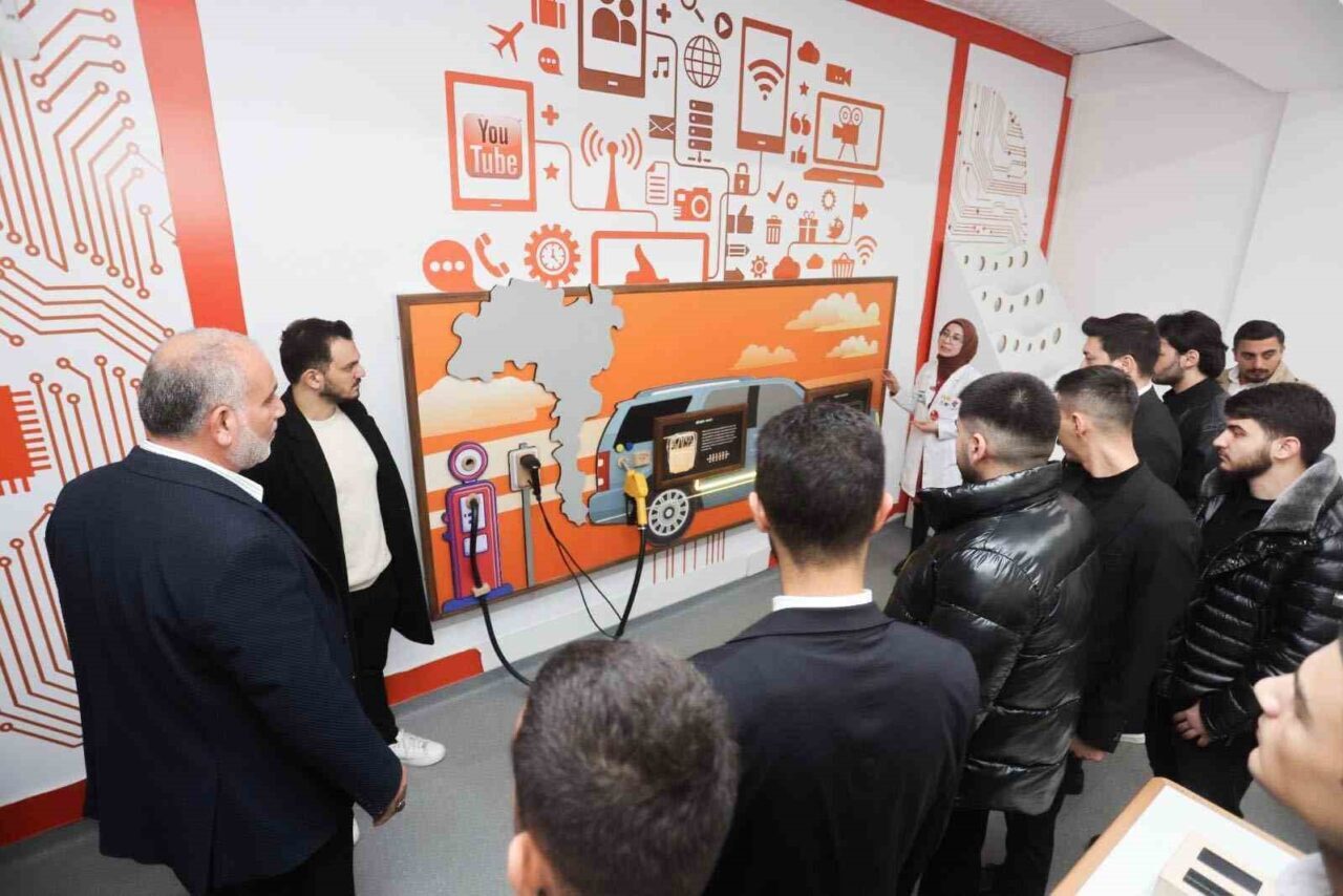 Samsun Canik Belediye Başkanı İbrahim Sandıkçı, geleceğin teknoloji yıldızlarını yetiştirdiklerini