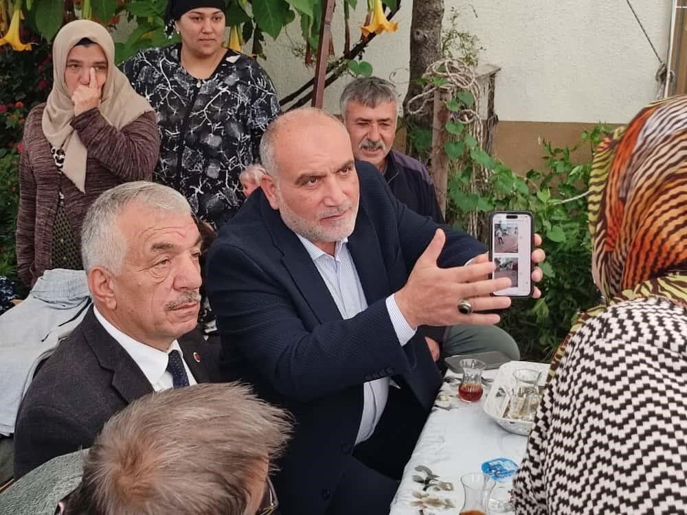 Canik Belediye Başkanı İbrahim Sandıkçı, vatandaşlarla istişare kültürü çerçevesinde çalışarak