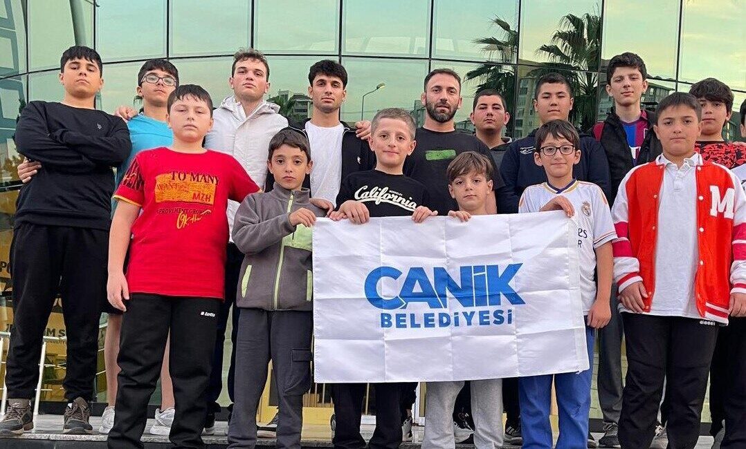 Canik Belediyespor’un Güreşçilerinden Büyük Başarı: 8 Madalya ile Dönüş Canik Belediyespor, Samsun Okullar Arası İl Güreş Şampiyonası’nda 6 altın,