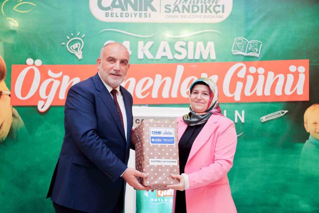 Samsun Canik Belediye Başkanı İbrahim Sandıkçı, Öğretmenler Günü'nde yerel öğretmenleri
