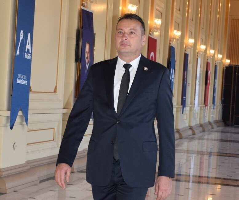 Hakan Saruhan: Öğretmenler, Toplumun Geleceğini Şekillendiren En Önemli Güçtür Denizli Anahtar Parti İl Başkanı Hakan Saruhan, 24 Kasım Öğretmenler