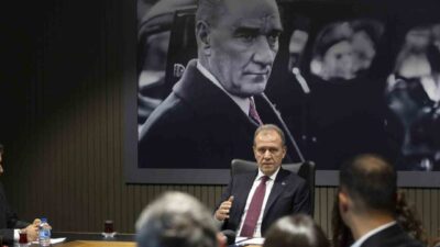 Mersin Büyükşehir Belediye Başkanı Vahap Seçer, 24 Kasım Öğretmenler Günü'nde