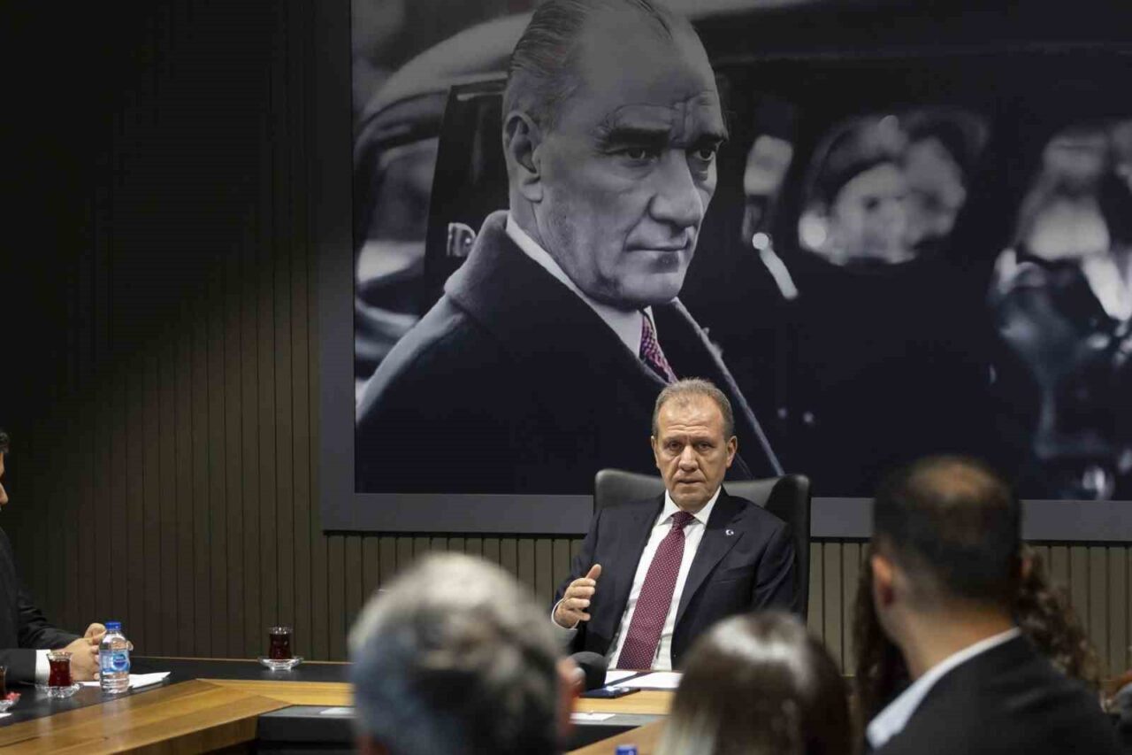 Mersin Büyükşehir Belediye Başkanı Vahap Seçer, 24 Kasım Öğretmenler Günü'nde