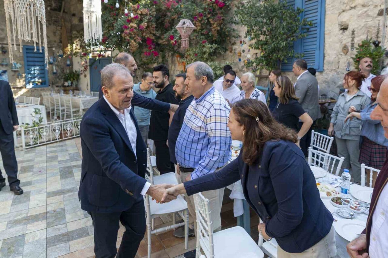 Mersin Büyükşehir Belediye Başkanı Vahap Seçer, Tarsus Festivali'nde turizmde işbirliği