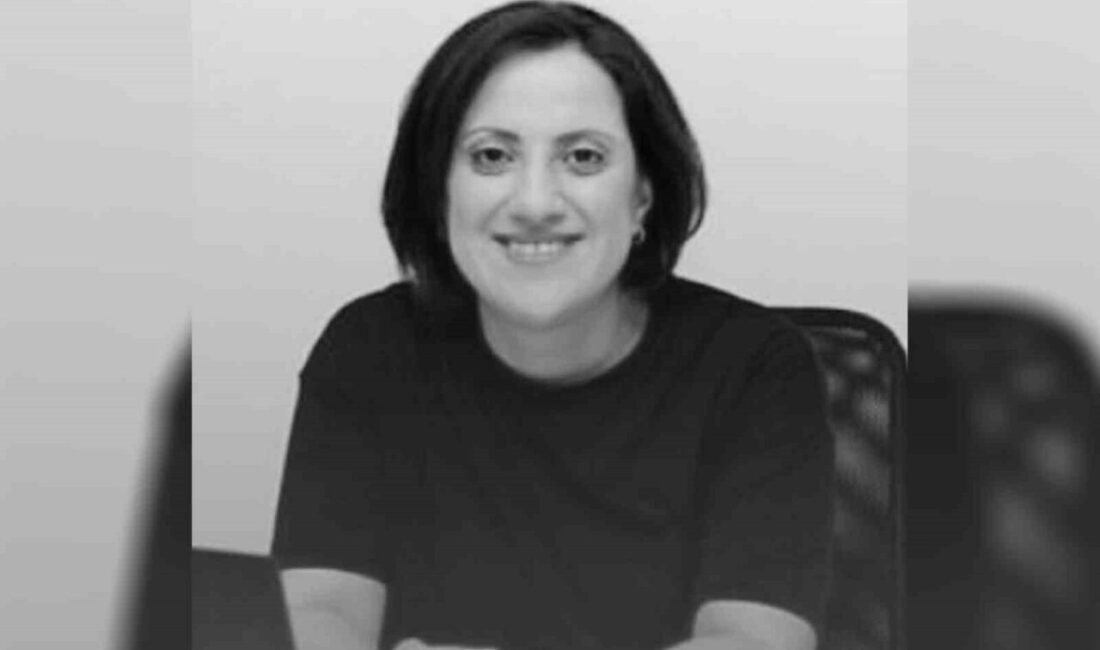 Mersin Büyükşehir Belediye Başkanı Vahap Seçer’in Kardeşi Arzu Seçer Hayatını Kaybetti Mersin Büyükşehir Belediye Başkanı Vahap Seçer'in kardeşi Arzu Seçer, tedavi