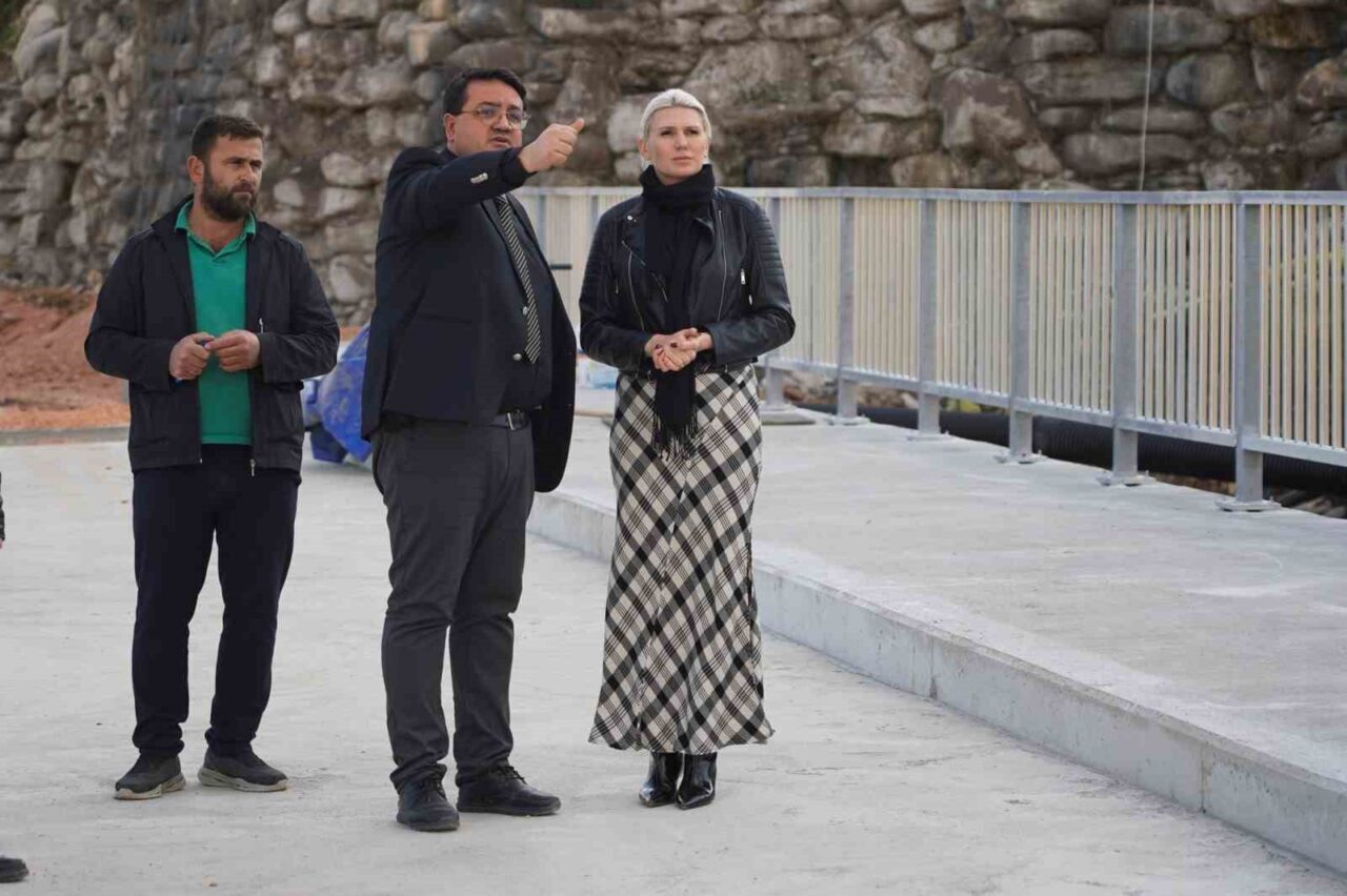 Bilecik Belediye Başkanı Melek Mızrak Subaşı, Hamsu Köprüsü'ndeki Karayolları Genel