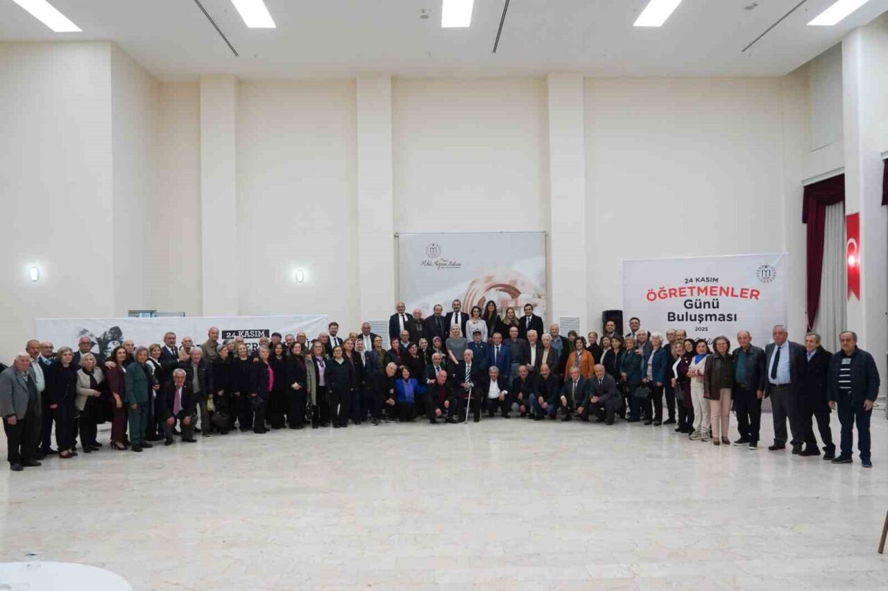 Bilecik Belediye Başkanı Melek Mızrak Subaşı, emekli ve görevdeki öğretmenlerle