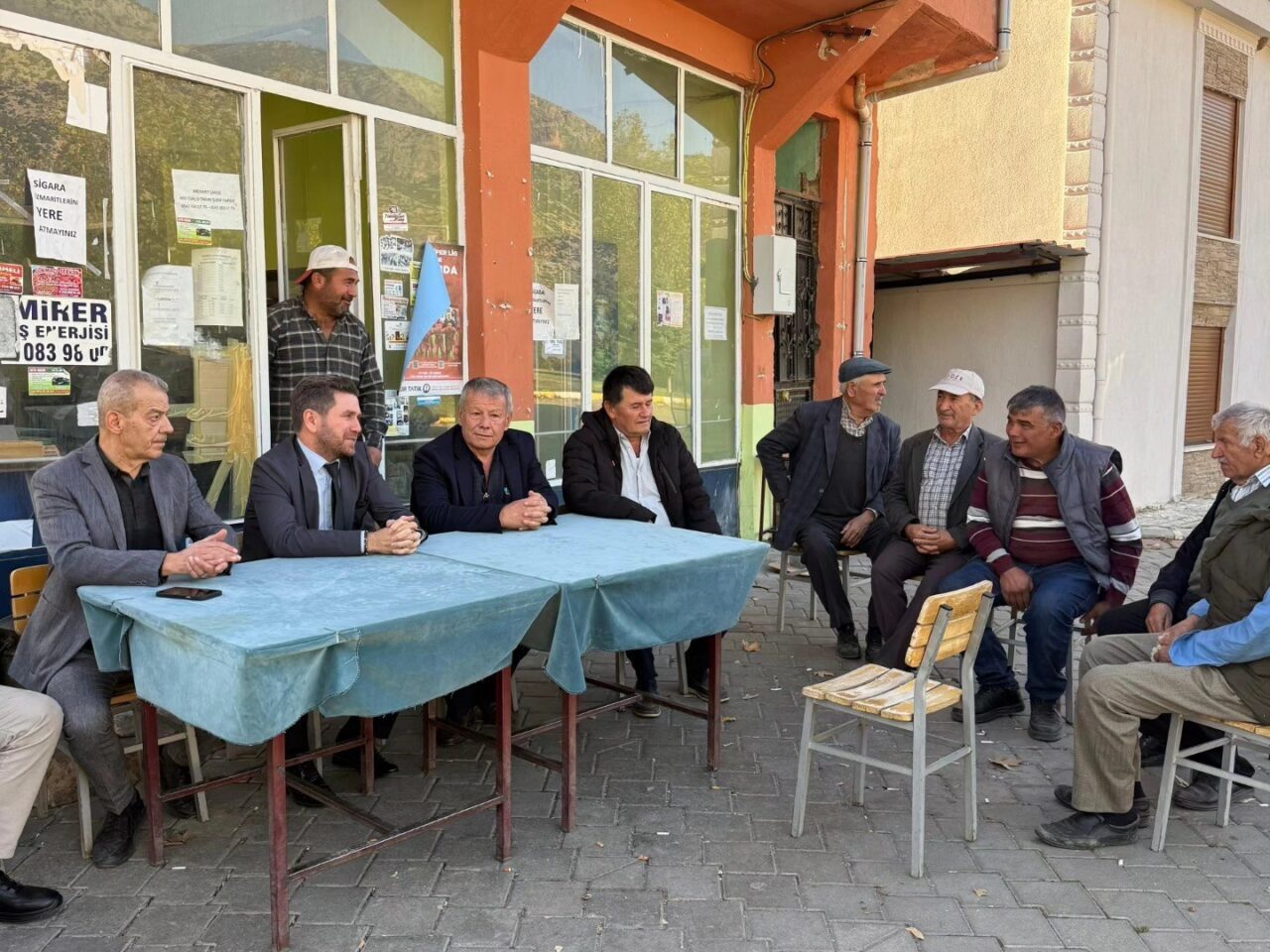 Tavas Belediye Başkanı Kadir Tatık, Pınarlar Mahallesi'nde vatandaşlarla bir araya