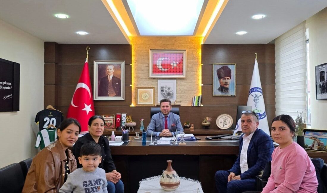 Duchenne Musküler Distrofi (DMD) hastalığıyla mücadele eden Mehmet Tefenlili, ailesiyle