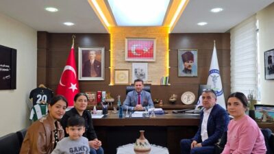 Duchenne Musküler Distrofi (DMD) hastalığıyla mücadele eden Mehmet Tefenlili, ailesiyle