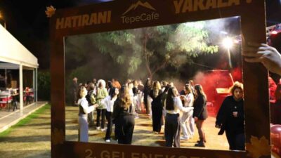 Nazilli Belediye Başkanı Dr. Ertuğrul Tetik, Geleneksel Tepe Şenliği'nde gençlerle