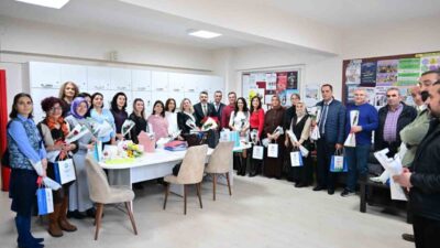 Yıldırım Belediye Başkanı Oktay Yılmaz, 24 Kasım Öğretmenler Günü'nde öğretmenlerle