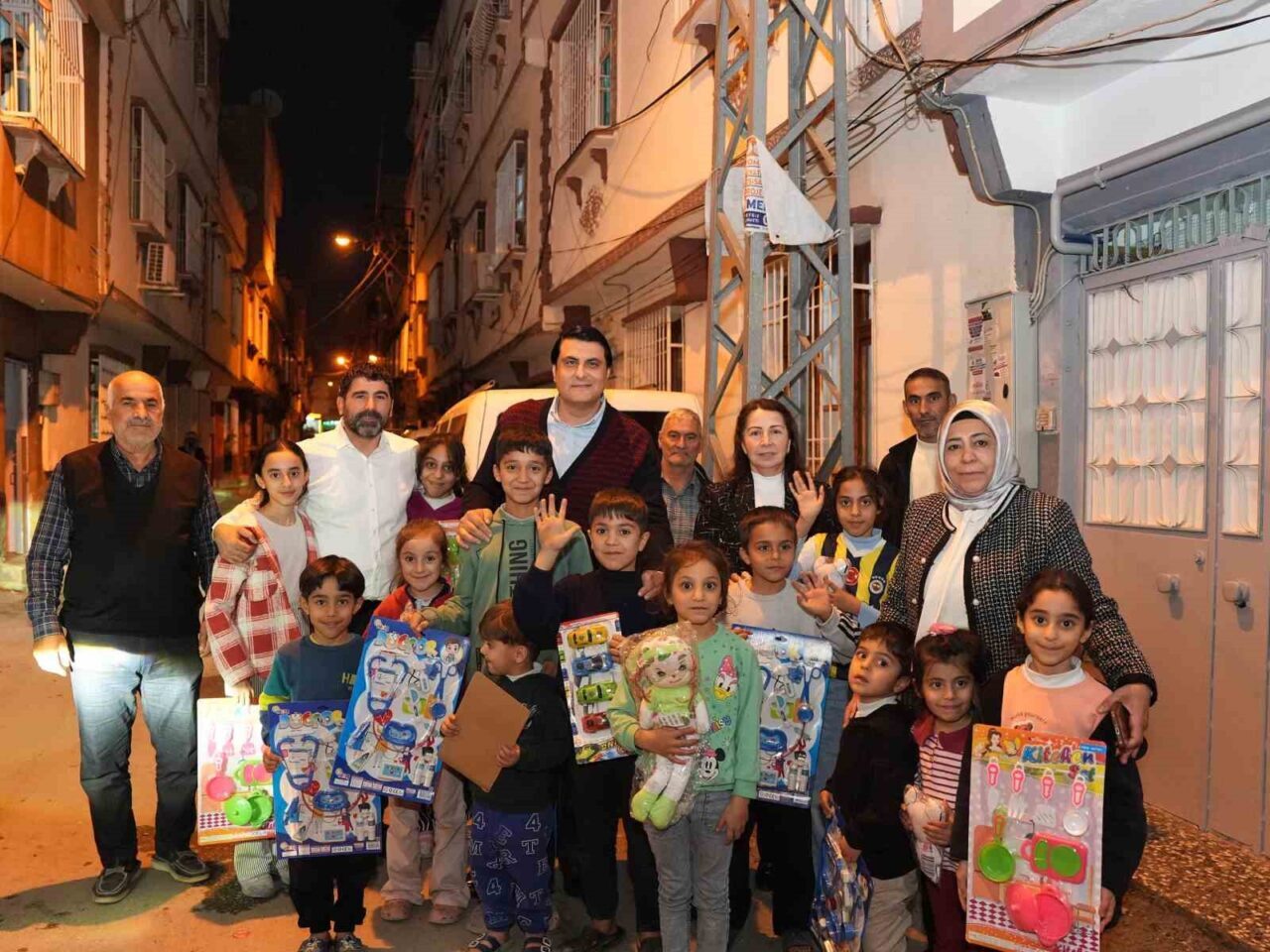 Şehitkamil Belediye Başkanı Umut Yılmaz, mahalle ziyaretleri kapsamında altı bölgede