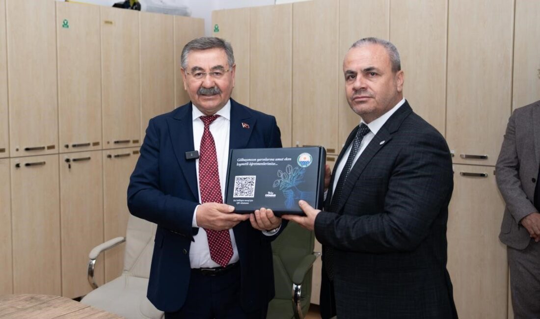 Gölbaşı Belediye Başkanı Odabaşı, Öğretmenler Günü’nde Eğitmenlerle Bir Araya Gelerek Teşekkürlerini İletti Gölbaşı Belediye Başkanı Yakup Odabaşı, 24 Kasım Öğretmenler Günü'nde öğretmenlerle