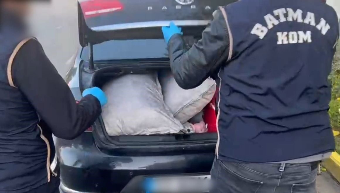 Batman’da Kaçakçılıkla Mücadele Operasyonu: Zinda Gümrük Kaçağı Ürünler Ele Geçirildi
