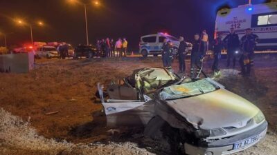 Batman'da Vedat Direk'in kullandığı otomobil, park halindeki tıra çarptı. Kazada