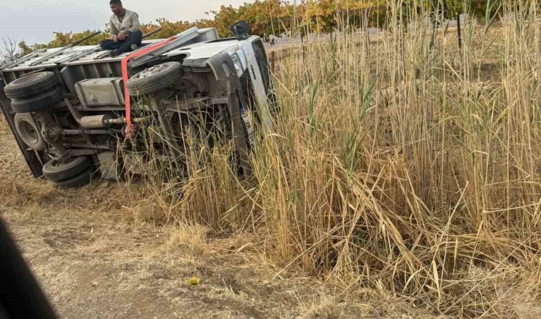 Batman’ın Gercüş ilçesinde bir kamyonet, kayarak devrildi. Araçta bulunan 5