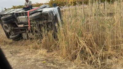 Batman’ın Gercüş ilçesinde bir kamyonet, kayarak devrildi. Araçta bulunan 5