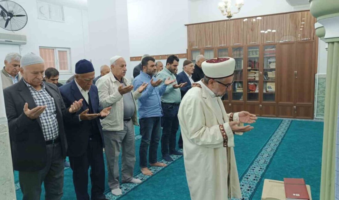 Batman’da Kuraklık Nedeniyle Cuma Namazı Öncesi Yağmur Duası Yapıldı Batman'da uzun süren kuraklık nedeniyle İl Müftülüğü, camilerde yağmur duası