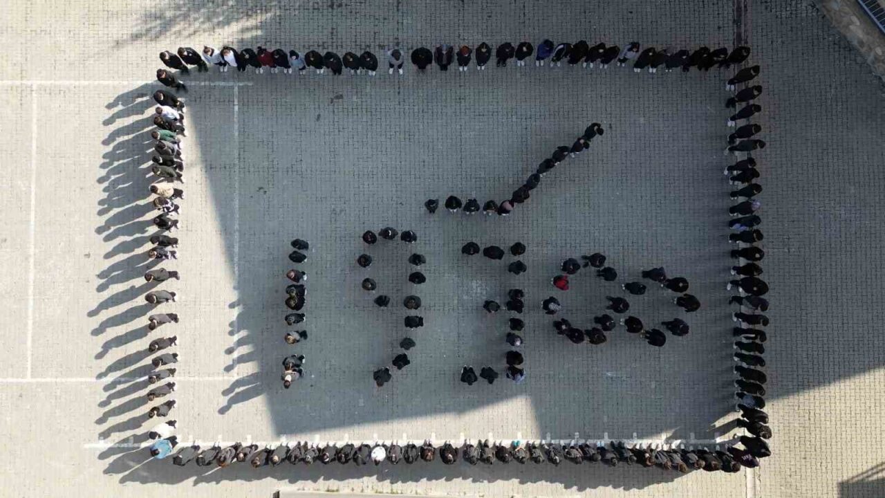 Bayburt Lisesi öğrencileri, Gazi Mustafa Kemal Atatürk'ün vefatının 87. yılı