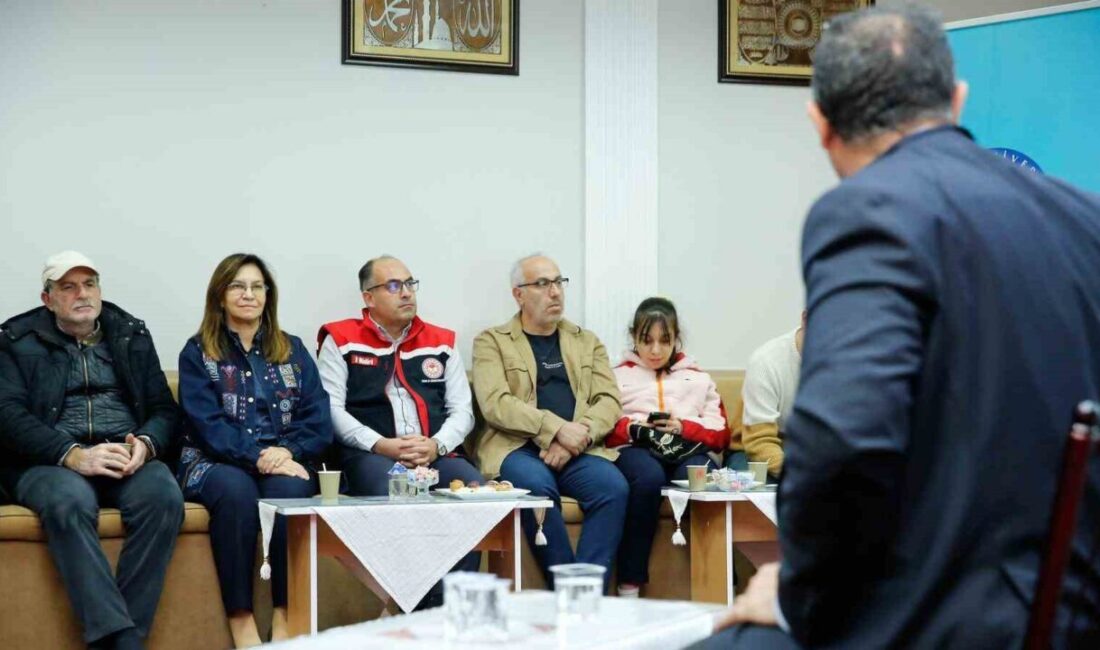 Bayburt Üniversitesi’nde Çiftçi Buluşmaları Paneli, Tarım ve Hayvancılık Üzerine Önemli Bilgiler Sunuldu Bayburt Üniversitesi, Tuzcuzade Mahalle Odası'nda Bi’ Buluşma-Çiftçi Buluşmaları Paneli düzenledi.