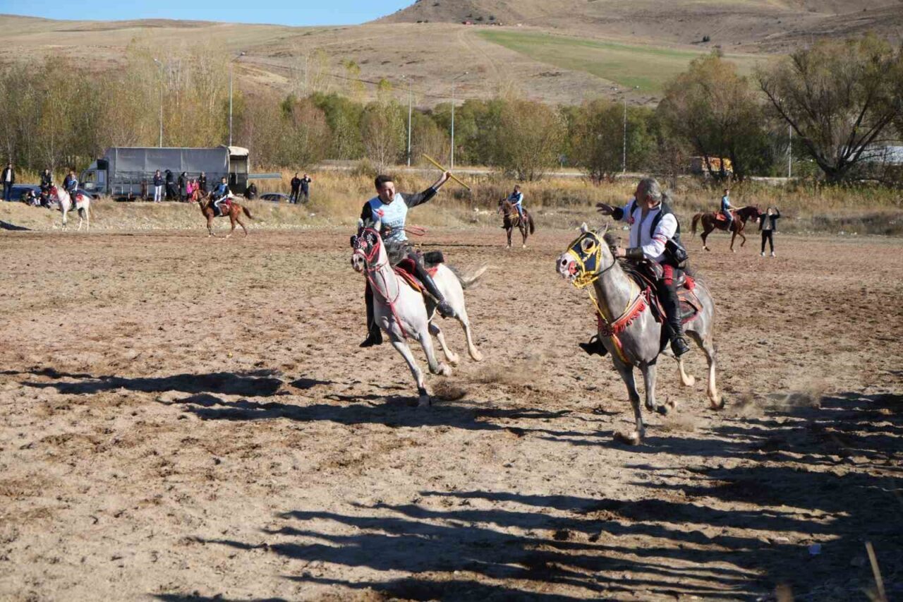 Bayburt ve Erzincan atlı spor kulüpleri, Bayburt Cirit Sahası'nda dostluk