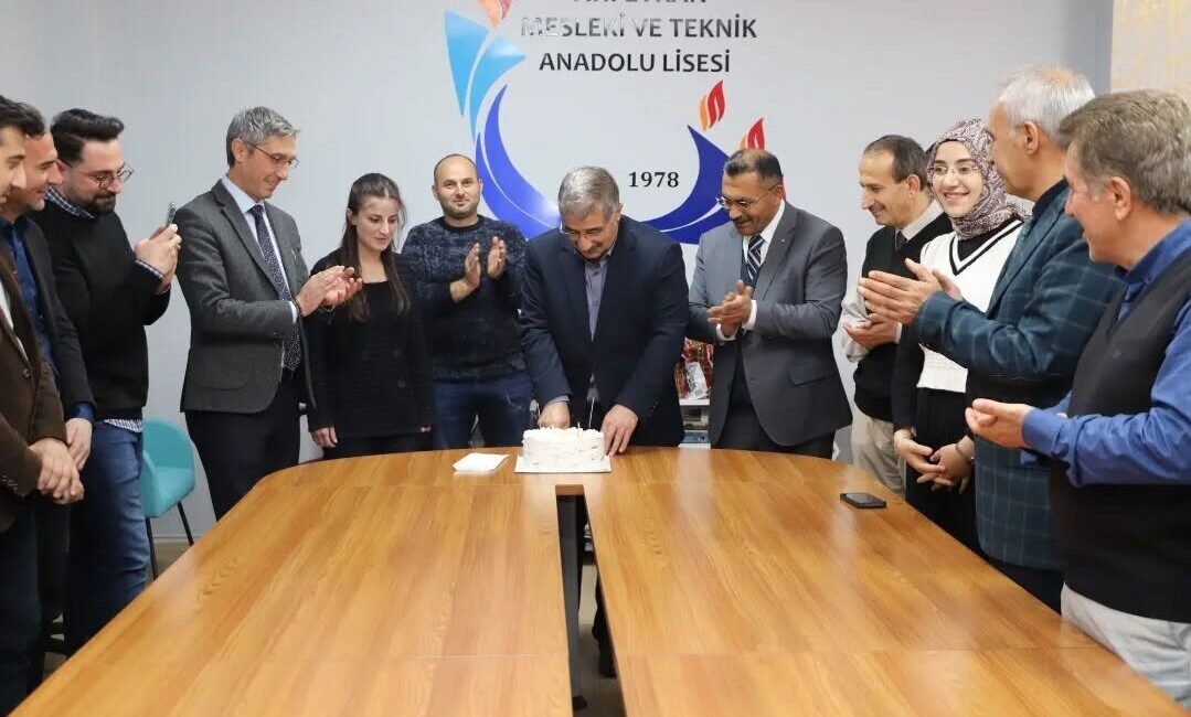 Bayburt Ahi Evran Mesleki ve Teknik Anadolu Lisesi Müdürü Hüseyin