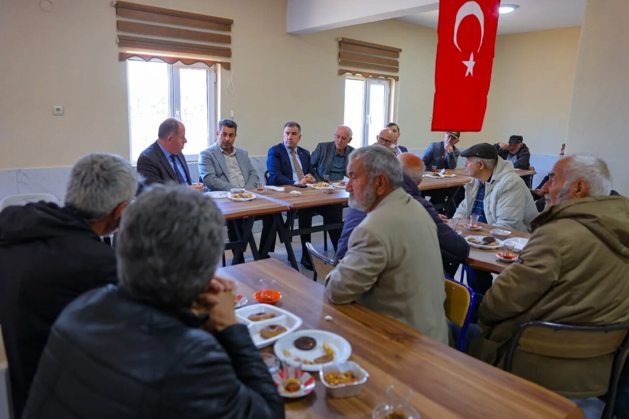 Bayburt Valisi Mustafa Eldivan, Darıca ve Yoncalı köylerinde vatandaşlarla bir