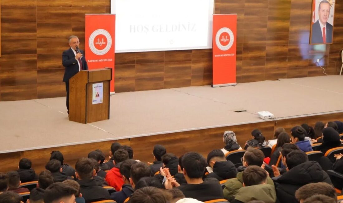 Bayburt Müftülüğü ve Bayburt Lisesi iş birliğiyle düzenlenen "Kültür İzinde