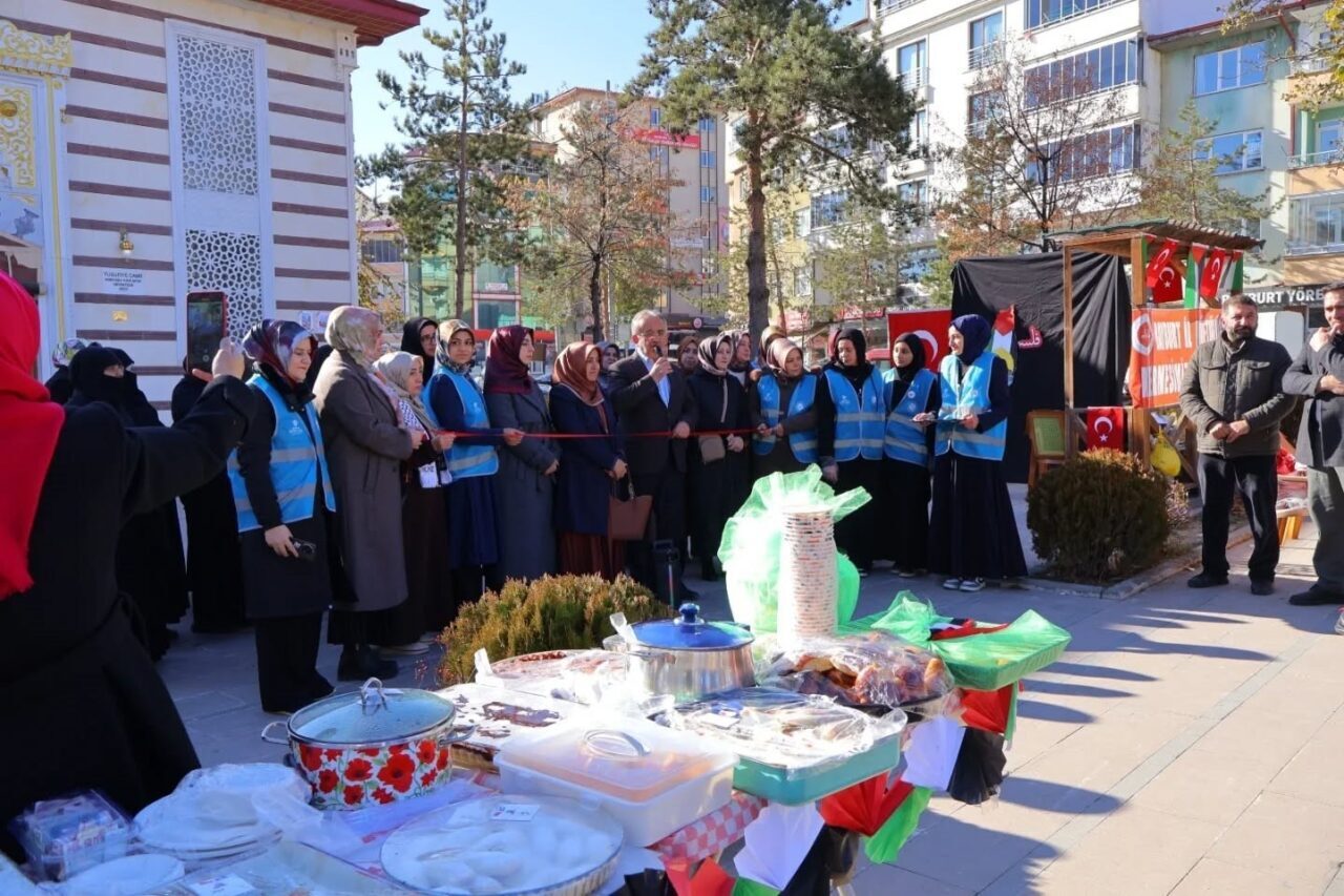 Bayburt’ta Hayır Çarşıları Kurularak Filistin İçin Yardım Toplandı