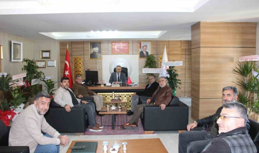 BAYGADER Üyeleri, Bitlis İl Sağlık Müdürü Doç. Dr. Şaban Ergene’ye Hayırlı Olsun Ziyaretinde Bulundu Bitlis Aktif Yerel Gazeteciler Derneği (BAYGADER) üyeleri, yeni atanan Bitlis