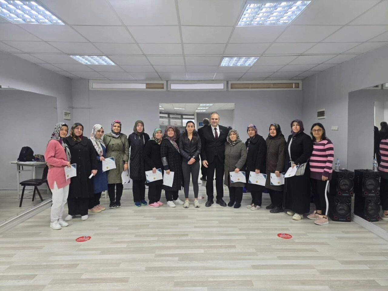 Bayırköy Belde Belediyesi, yaz aylarında başlattığı Fitness Kursu'nu tamamladı. Sertifika