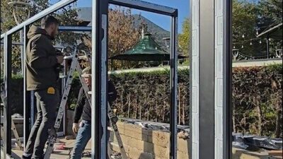 Bilecik'in Bayırköy beldesinde, toplu taşıma bekleme konforunu artırmak için modern