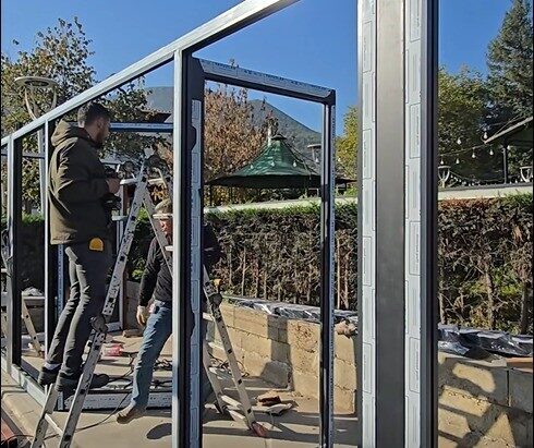 Bilecik'in Bayırköy beldesinde, toplu taşıma bekleme konforunu artırmak için modern