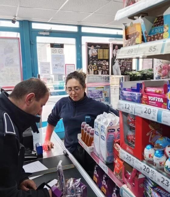 Bayırköy’de Zabıta Ekipleri, Gıda ve Hijyen Denetimlerini Sürekli Olarak Gerçekleştiriyor Bayırköy Belediyesi'nin zabıta ekipleri, ilçe genelinde gıda ve hijyen denetimlerine