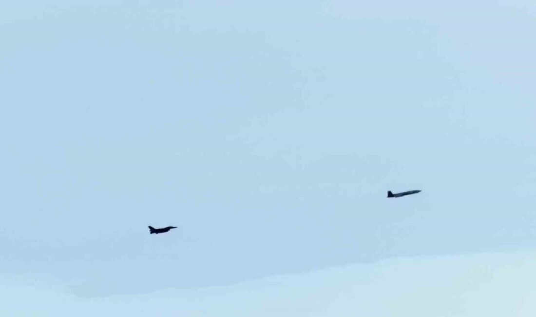 Türkiye'nin milli insansız savaş uçağı Bayraktar KIZILELMA, Tekirdağ'da gerçekleştirilen testte,