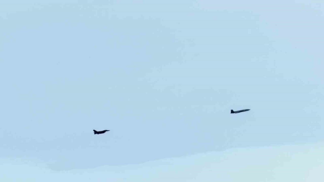 Türkiye'nin milli insansız savaş uçağı Bayraktar KIZILELMA, Tekirdağ'da gerçekleştirilen testte,